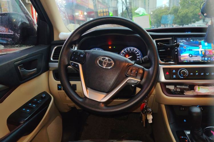 Used Toyota Highlander 2015 2.0T Two-Wheel Drive Elite Edition 5 Seats Steering Wheel