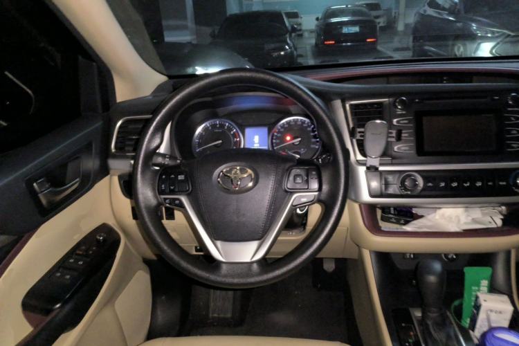 Used Toyota Highlander 2015 2.0T Two-Wheel Drive Elite Edition 5 Seats Steering Wheel