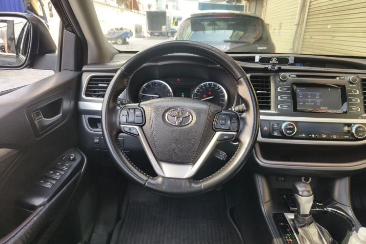 Used Toyota Highlander 2015 2.0T Two-Wheel Drive Luxury Edition 7 Seats Steering Wheel