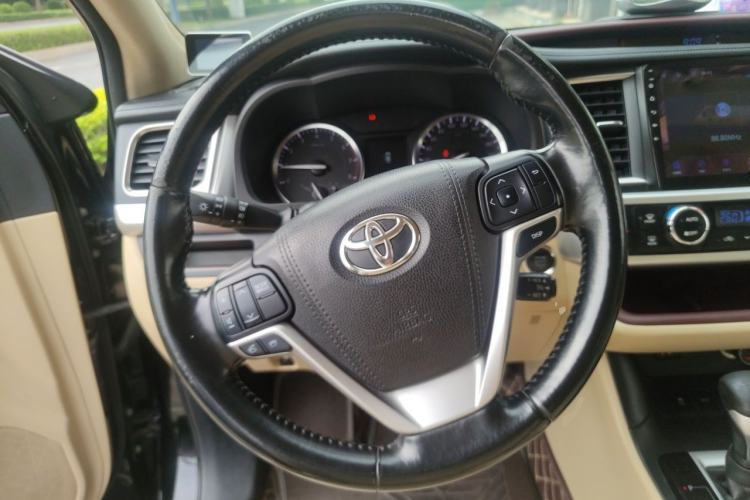 Used Toyota Highlander 2015 2.0T Four-Wheel Drive Luxury Navigation Version with 7 Seats Steering Wheel