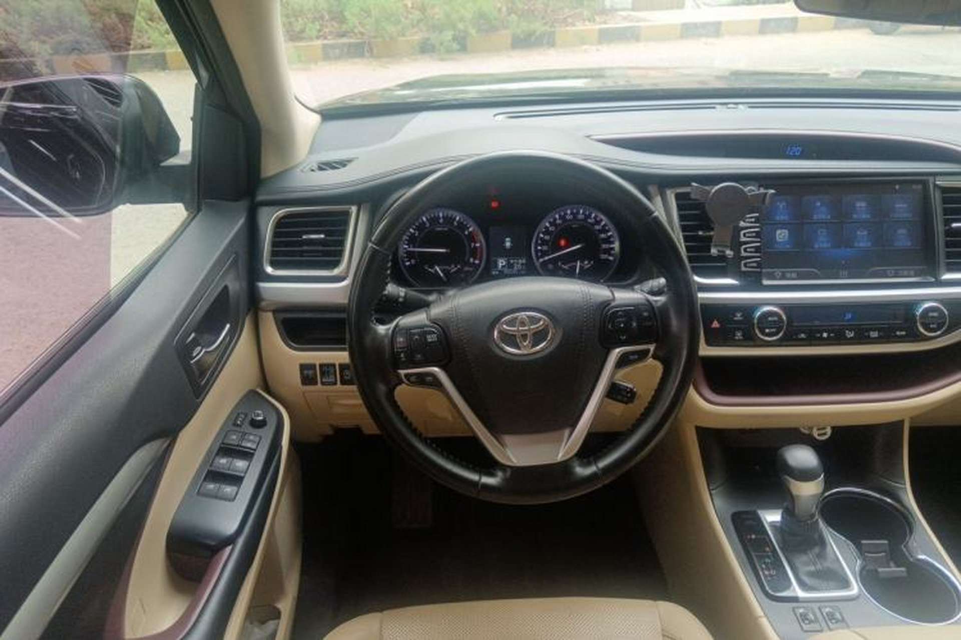 Used Toyota Highlander 2015 2.0T Four-Wheel Drive Luxury Navigation Version with 7 Seats Steering Wheel