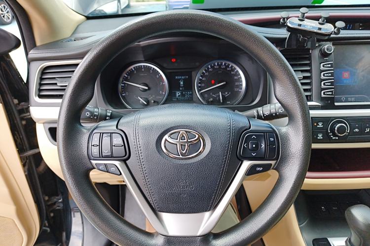 Used Toyota Highlander 2015 2.0T Two-Wheel Drive Elite Edition 7 Seats Steering Wheel