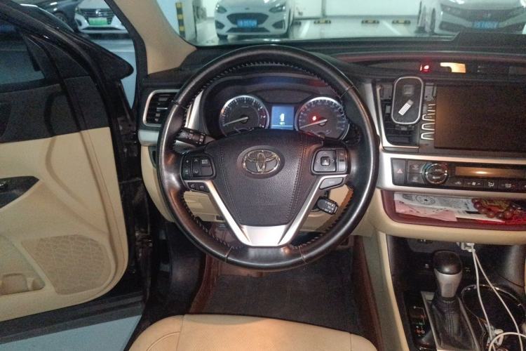 Used Toyota Highlander 2015 2.0T Four-Wheel Drive Luxury Navigation Version with 7 Seats Steering Wheel