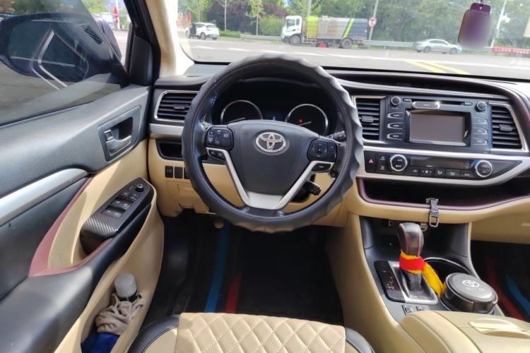 Used Toyota Highlander 2015 2.0T Two-Wheel Drive Luxury Edition 7 Seats Steering Wheel