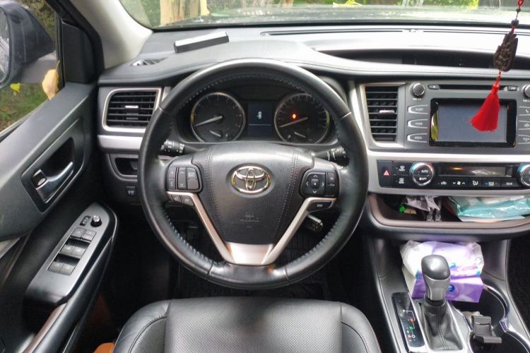 Used Toyota Highlander 2015 2.0T Four-Wheel Drive Luxury Edition 7-Seater Steering Wheel
