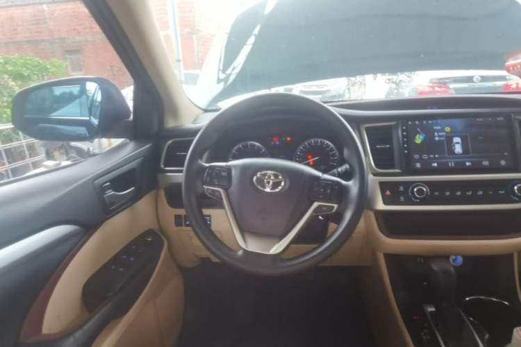 Used Toyota Highlander 2015 2.0T Two-Wheel Drive Elite Edition 5 Seats Steering Wheel