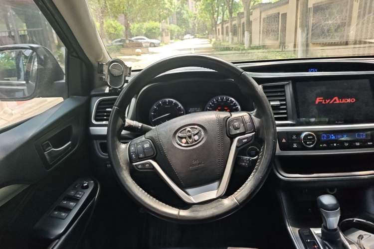 Used Toyota Highlander 2015 2.0T Four-Wheel Drive Luxury Edition 7-Seater Steering Wheel