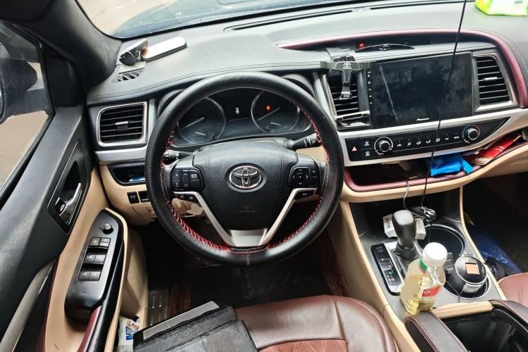 Used Toyota Highlander 2015 2.0T Two-Wheel Drive Elite Edition 7 Seats Steering Wheel