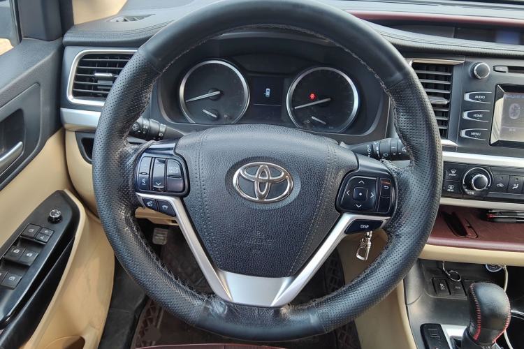 Used Toyota Highlander 2015 2.0T Two-Wheel Drive Elite Edition 7 Seats Steering Wheel