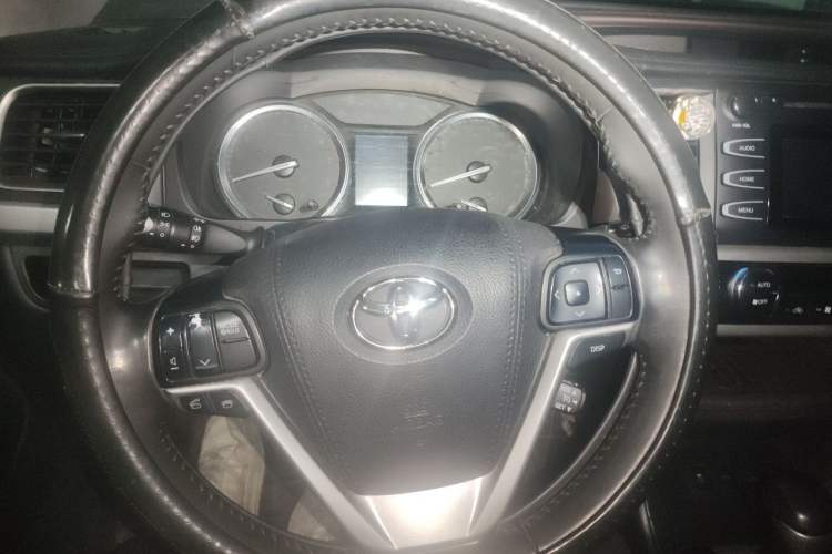 Used Toyota Highlander 2015 2.0T Four-Wheel Drive Luxury Edition 7-Seater Steering Wheel