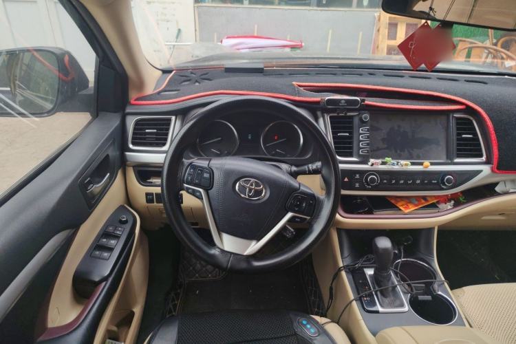 Used Toyota Highlander 2015 2.0T Two-Wheel Drive Elite Edition 5 Seats Steering Wheel