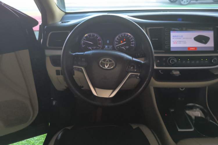 Used Toyota Highlander 2015 2.0T Two-Wheel Drive Elite Edition 7 Seats Steering Wheel