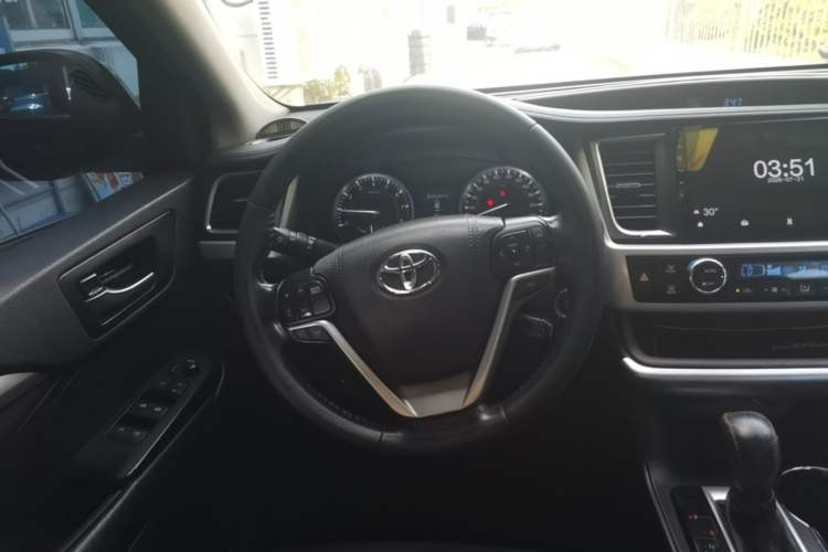 Used Toyota Highlander 2015 2.0T Four-Wheel Drive Luxury Edition 7-Seater Steering Wheel
