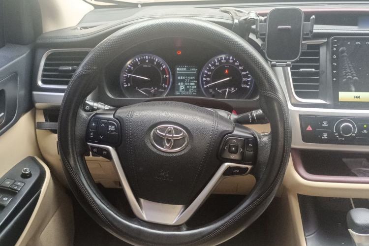 Used Toyota Highlander 2015 2.0T Two-Wheel Drive Elite Edition 7 Seats Steering Wheel