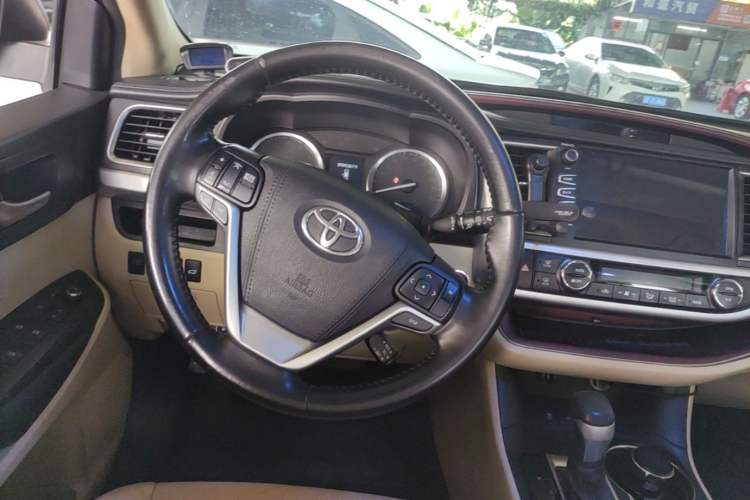 Used Toyota Highlander 2015 2.0T Four-Wheel Drive Luxury Edition 7-Seater Steering Wheel