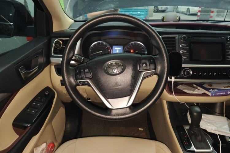 Used Toyota Highlander 2015 2.0T Two-Wheel Drive Elite Edition 7 Seats Steering Wheel