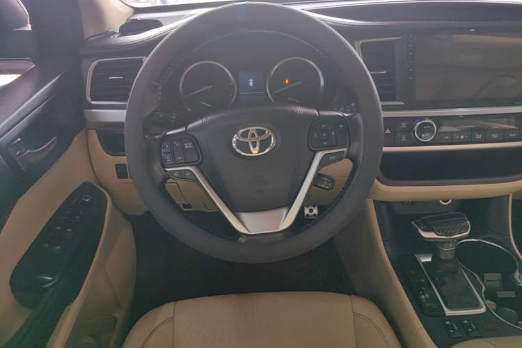 Used Toyota Highlander 2015 2.0T Four-Wheel Drive Luxury Edition 7-Seater Steering Wheel