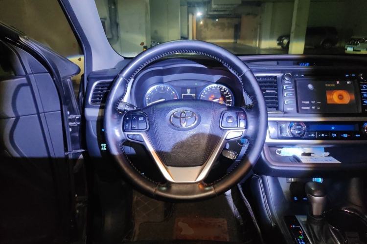 Used Toyota Highlander 2015 3.5L 4x4 Ultimate Edition 7-Seater Steering Wheel