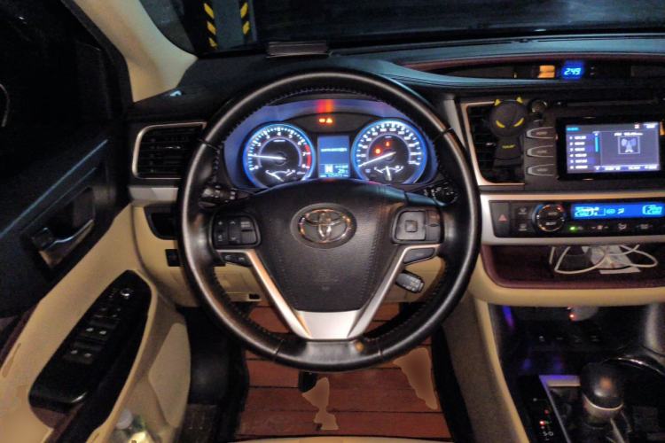 Used Toyota Highlander 2015 3.5L 4x4 Luxury Edition 7-seater Steering Wheel