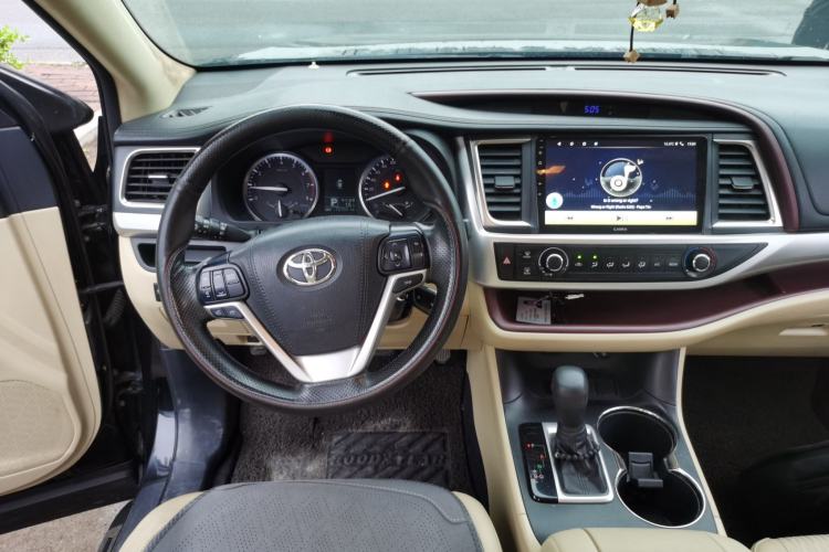 Used Toyota Highlander 2015 2.0T Two-Wheel Drive Elite Edition 7 Seats Steering Wheel