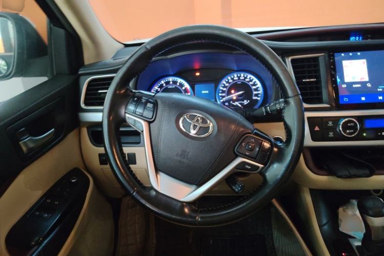 Used Toyota Highlander 2015 2.0T Two-Wheel Drive Luxury Edition 7 Seats Steering Wheel