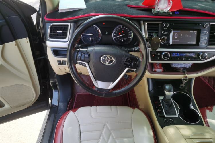 Used Toyota Highlander 2015 2.0T Two-Wheel Drive Luxury Edition 7 Seats Steering Wheel