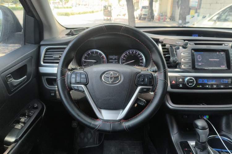 Used Toyota Highlander 2015 2.0T Four-Wheel Drive Luxury Edition 7-Seater Steering Wheel