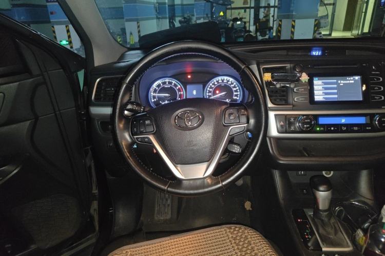 Used Toyota Highlander 2015 2.0T Two-Wheel Drive Luxury Edition 7 Seats Steering Wheel