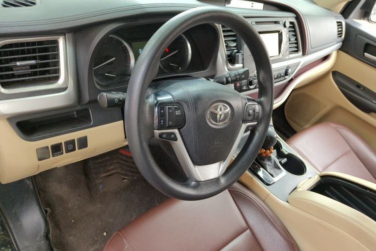 Used Toyota Highlander 2015 2.0T Two-Wheel Drive Elite Edition 5 Seats Steering Wheel