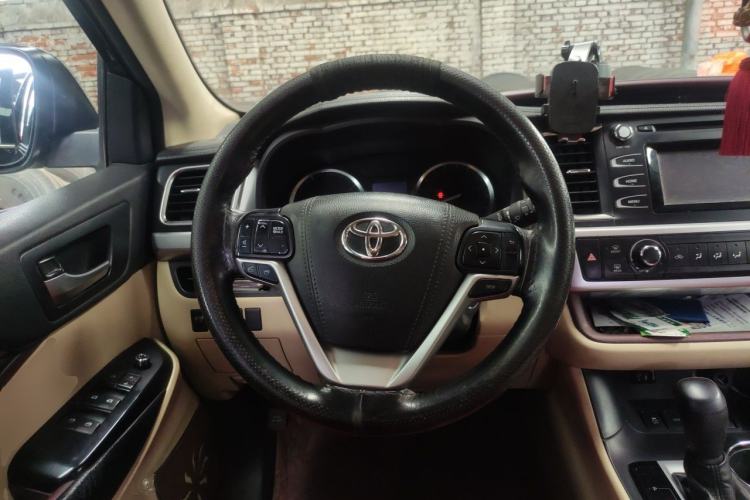 Used Toyota Highlander 2015 2.0T Two-Wheel Drive Elite Edition 5 Seats Steering Wheel