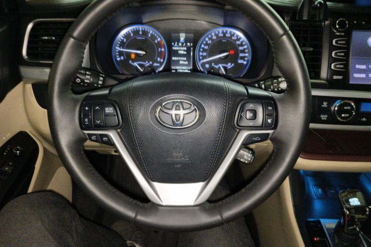 Used Toyota Highlander 2015 2.0T Four-Wheel Drive Ultimate Edition 7-Seater Steering Wheel