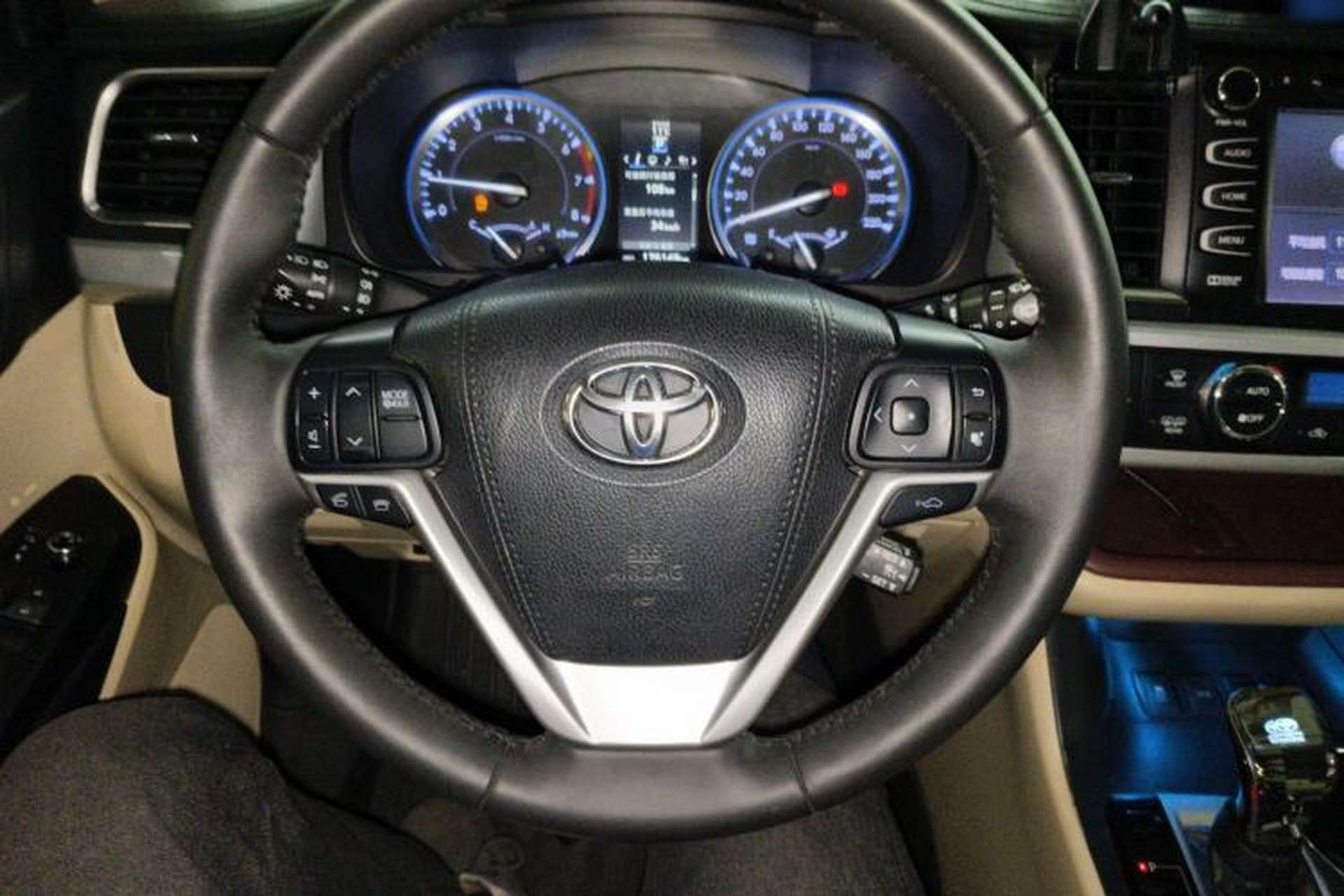Used Toyota Highlander 2015 2.0T Four-Wheel Drive Ultimate Edition 7-Seater Steering Wheel