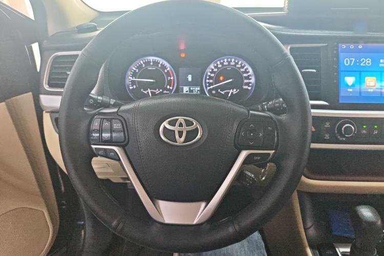 Used Toyota Highlander 2015 2.0T Two-Wheel Drive Elite Edition 7 Seats Steering Wheel