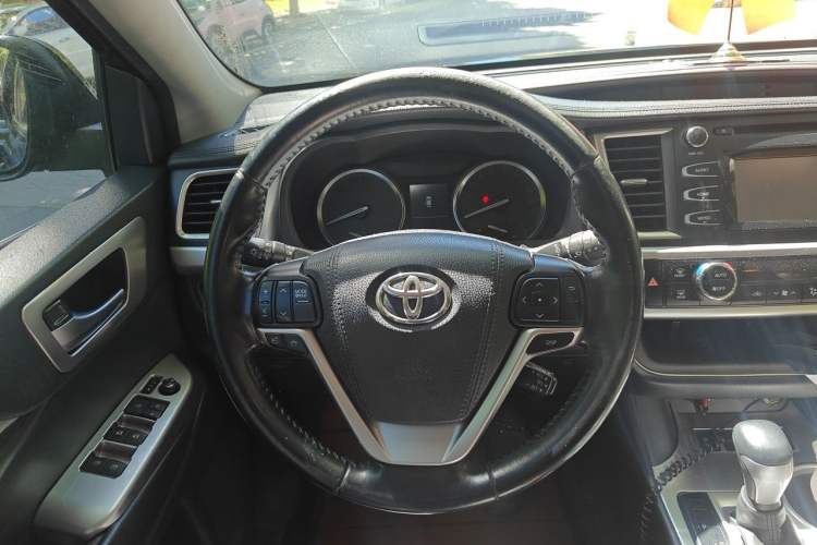 Used Toyota Highlander 2015 2.0T Four-Wheel Drive Luxury Edition 7-Seater Steering Wheel