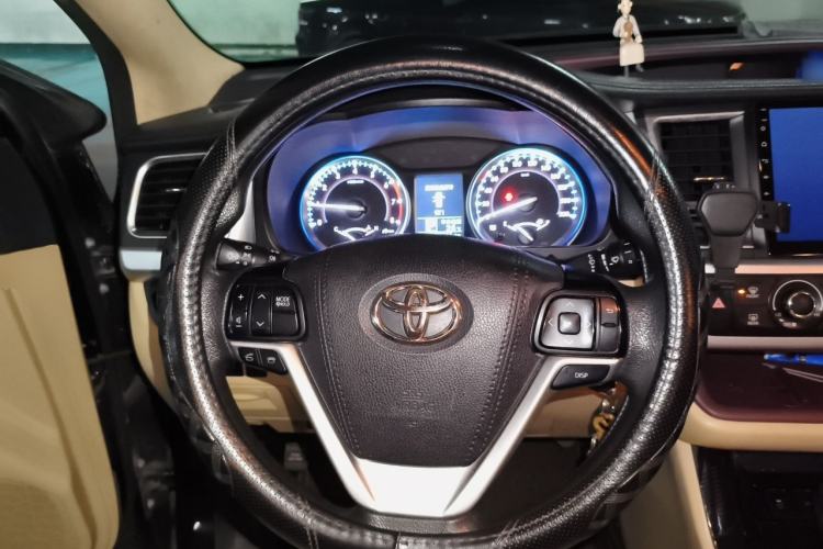 Used Toyota Highlander 2015 2.0T Two-Wheel Drive Elite Edition 5 Seats Steering Wheel