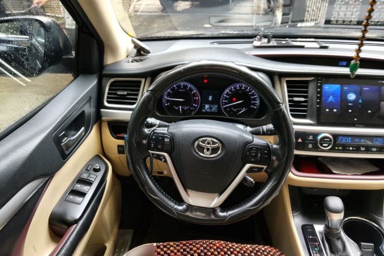 Used Toyota Highlander 2015 2.0T Two-Wheel Drive Luxury Edition 7 Seats Steering Wheel