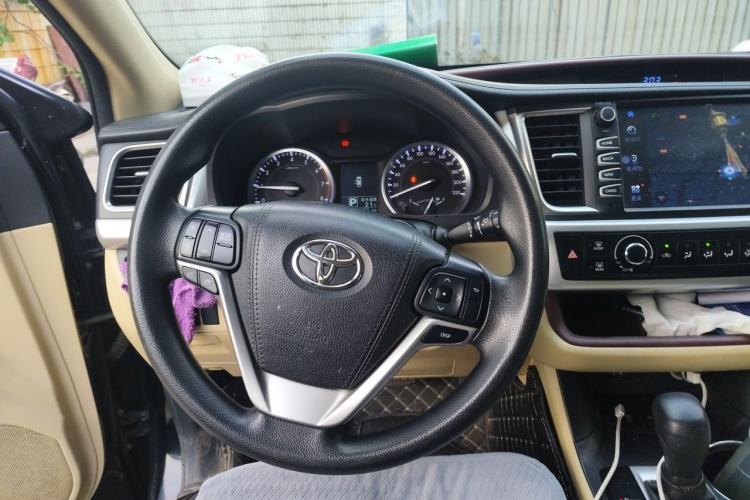 Used Toyota Highlander 2015 2.0T Two-Wheel Drive Elite Edition 7 Seats Steering Wheel
