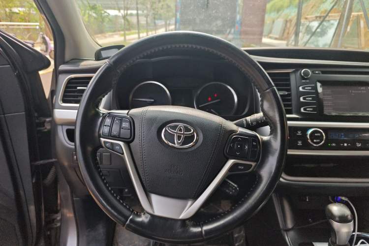 Used Toyota Highlander 2015 2.0T Four-Wheel Drive Luxury Edition 7-Seater Steering Wheel