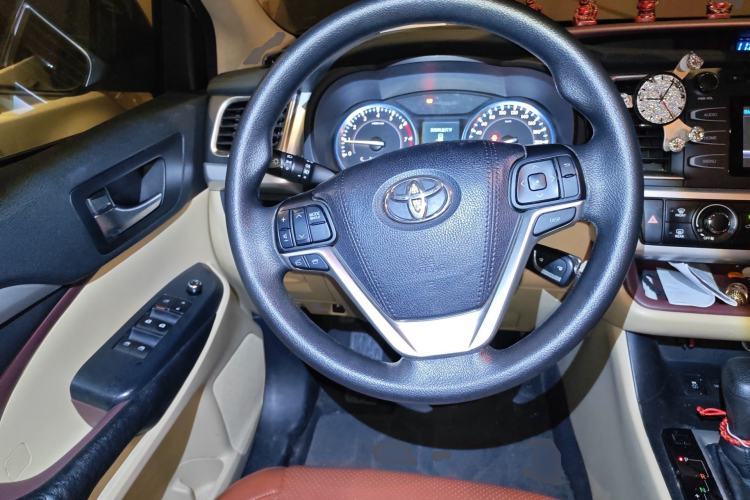 Used Toyota Highlander 2015 2.0T Two-Wheel Drive Elite Edition 7 Seats Steering Wheel