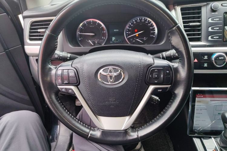 Used Toyota Highlander 2015 2.0T Four-Wheel Drive Luxury Edition 7-Seater Steering Wheel
