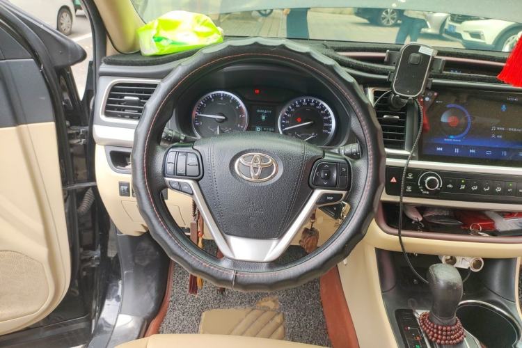 Used Toyota Highlander 2015 2.0T Two-Wheel Drive Elite Edition 7 Seats Steering Wheel