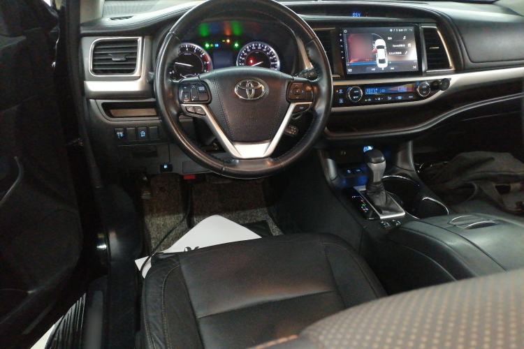 Used Toyota Highlander 2015 2.0T Two-Wheel Drive Luxury Edition 7 Seats Steering Wheel
