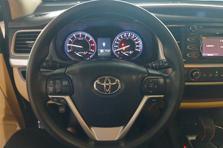 Used Toyota Highlander 2015 2.0T Two-Wheel Drive Elite Edition 7 Seats Steering Wheel
