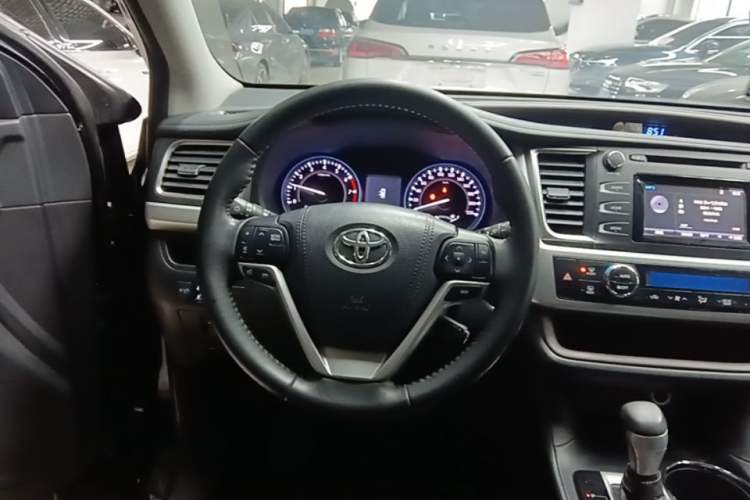 Used Toyota Highlander 2015 2.0T Four-Wheel Drive Luxury Edition 7-Seater Steering Wheel