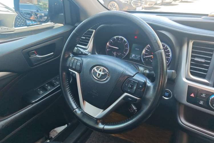 Used Toyota Highlander 2015 2.0T Four-Wheel Drive Luxury Edition 7-Seater Steering Wheel