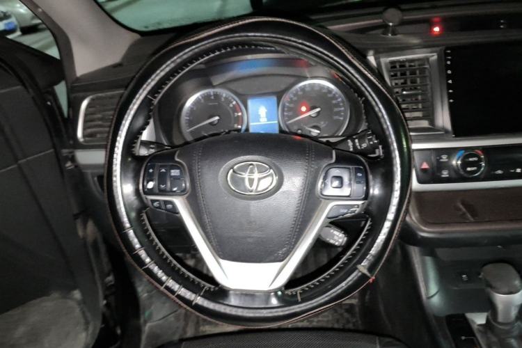 Used Toyota Highlander 2015 2.0T Four-Wheel Drive Luxury Navigation Version with 7 Seats Steering Wheel