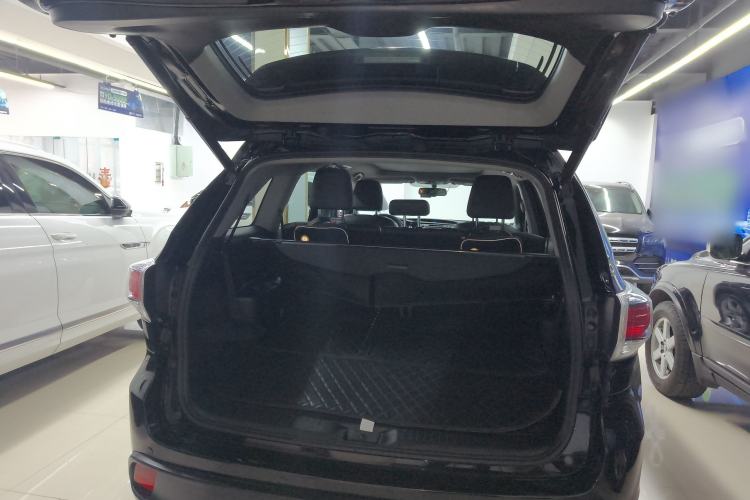 Used Toyota Highlander 2015 2.0T Four-Wheel Drive Ultimate Edition 7-Seater Trunk
