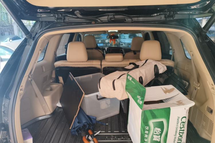 Used Toyota Highlander 2015 3.5L 4x4 Elite Edition 7-Seater Trunk
