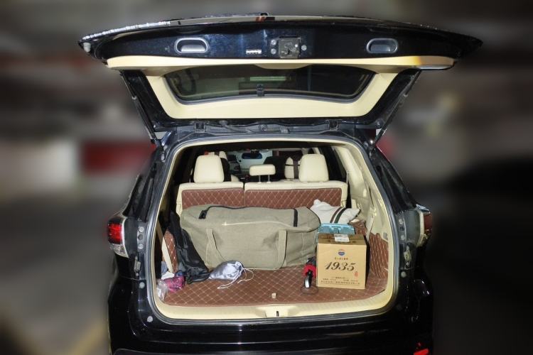 Used Toyota Highlander 2015 2.0T Four-Wheel Drive Luxury Edition 7-Seater Trunk