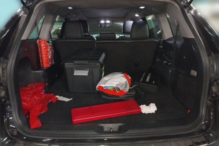 Used Toyota Highlander 2015 2.0T Four-Wheel Drive Luxury Edition 7-Seater Trunk